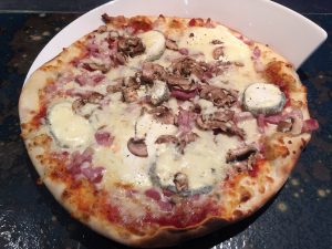 pizza champignons fromage saintes restaurant les saveurs du monde à Saintes